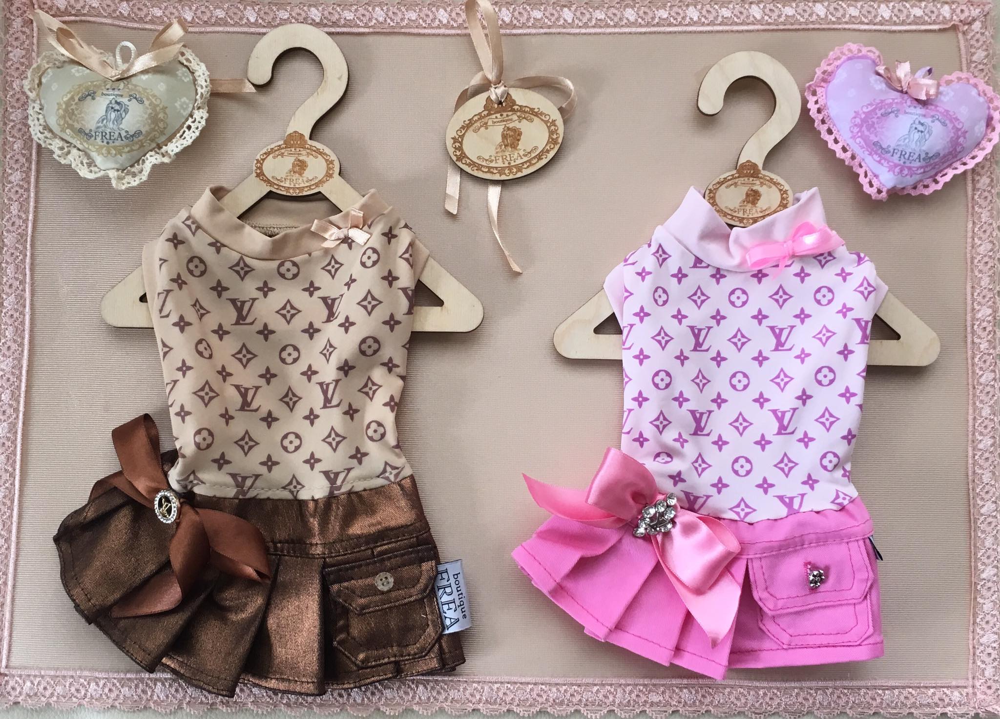 Роклички “My Yorkie Fashion Icon collection by FREA” и комплименти за специални клиенти - ключодържатели